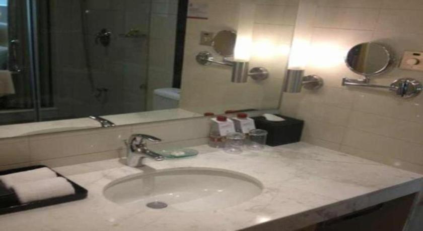 Ramada Plaza Shenyang Citycenter Bagian luar foto