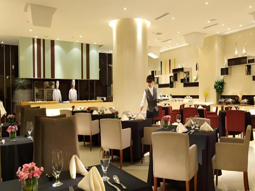 Ramada Plaza Shenyang Citycenter Bagian luar foto